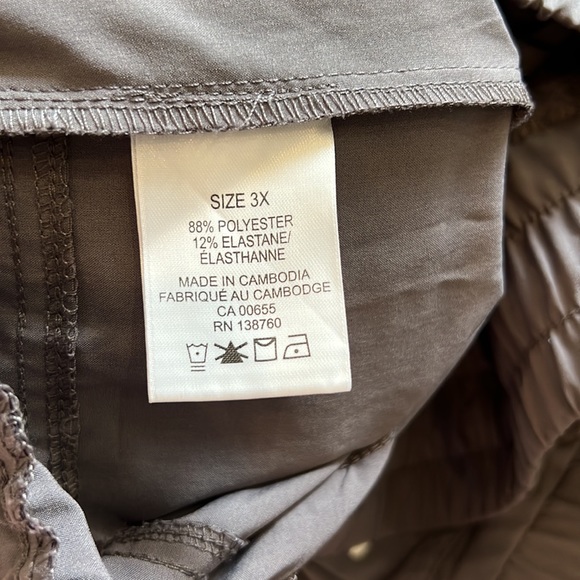 Active Zone Charcoal Grey Capris Pants. Size: 3X - Picture 9 of 9